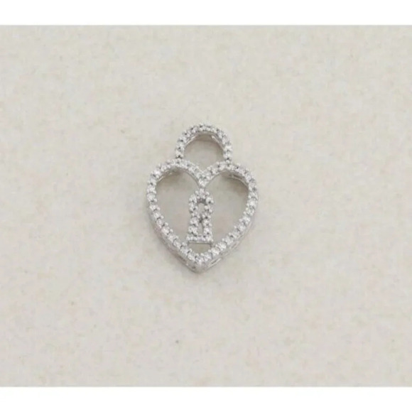 Pendant Only 10k White Gold .25 Carat Diamond Key Heart Pendant - Picture 5 of 5
